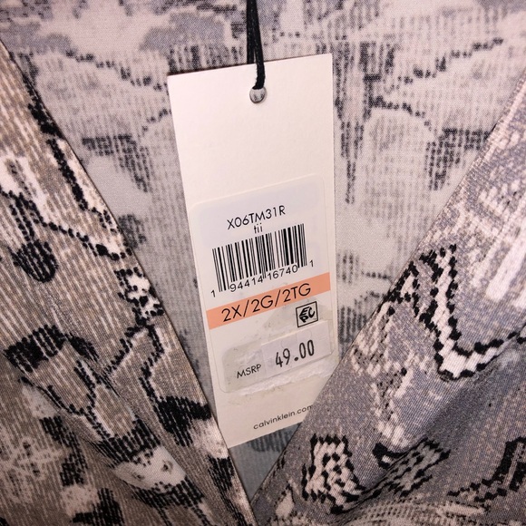 Calvin Klein Women's Matte V-Neck Shoulder Pleat Sleeveless Top New With Tags - Picture 4 of 6